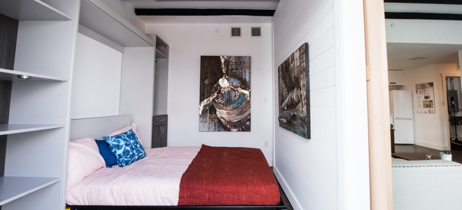 Cómo construir una cama abatible en un armario