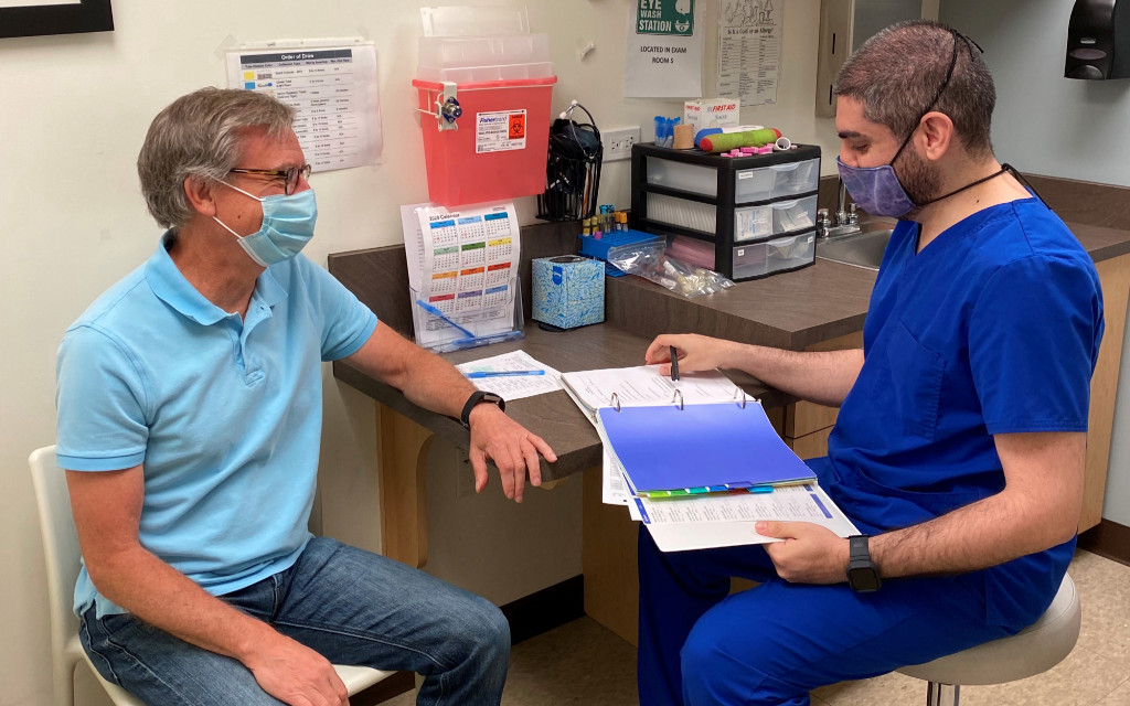 Ensayo de Moderna no incluye suficientes voluntarios de minorías étnicas