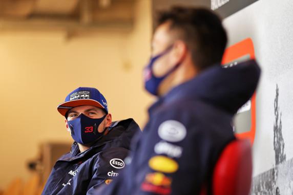 El futuro de Albon, en el aire, sin un claro substituto dentro del equipo; Suena con fuerza Pérez