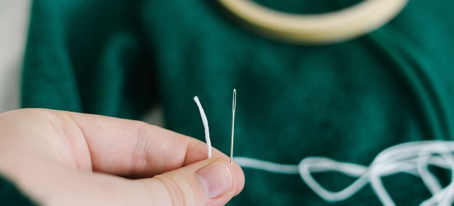 proyecto de bordado de ropa - aguja e hilo