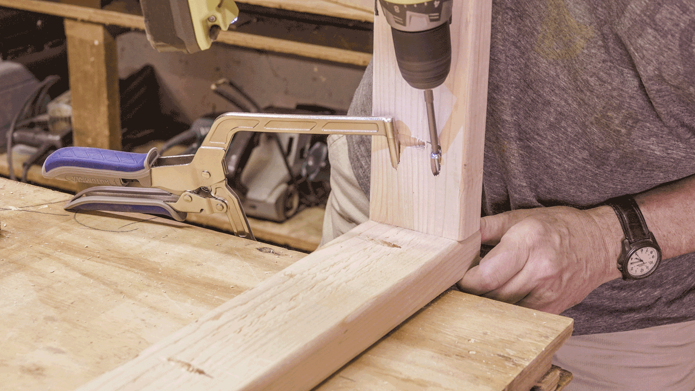 Fijación de la junta del orificio de bolsillo con tornillo