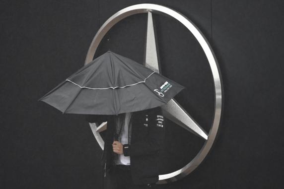 Un miembro de Mercedes, en Nürburgring