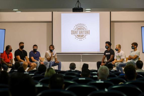 Presentación de la temporada en Liga EBA del Club Bàsquet Sant Antoni de Ibiza, con el jugador ACB Jordi Grimau como referente más conocido
