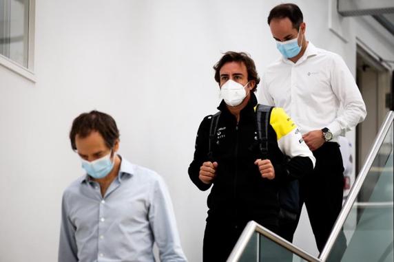Fernando Alonso, en la sede de Renault en Enstone para comenzar a preparar su vuelta a la Fórmula Uno