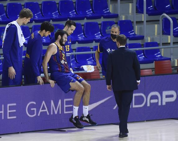 Gestos de dolor de Abrines tras la lesión.