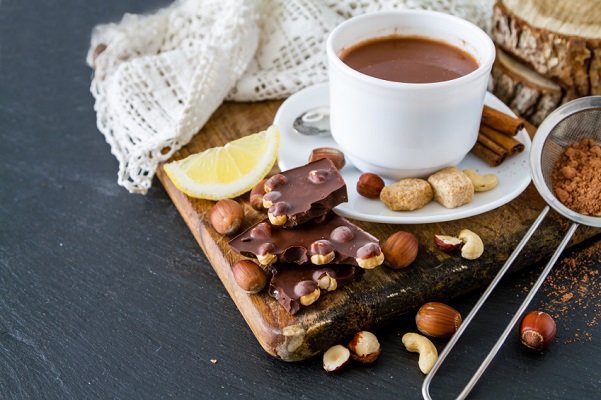 chocolate caliente con nueces
