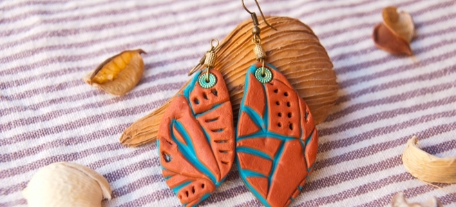 Cómo hacer aretes de arcilla