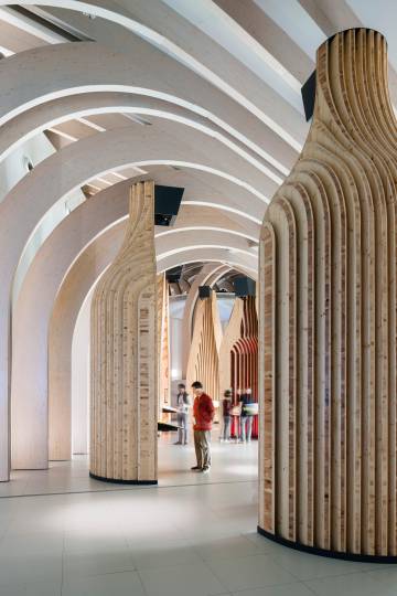 Visitantes en la Ciudad del Vino, en Burdeos.