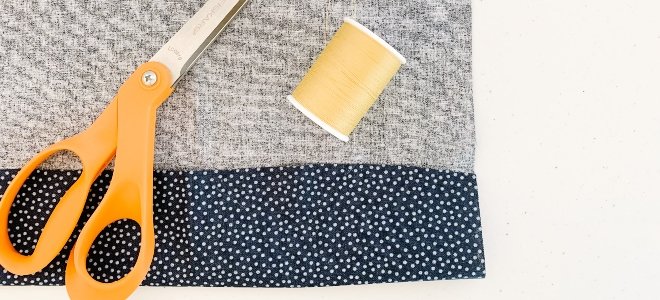 material para gomas caseras con tijeras e hilo