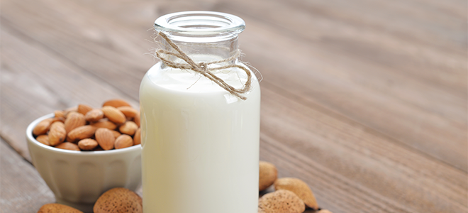 Cómo hacer tu propia leche de almendras