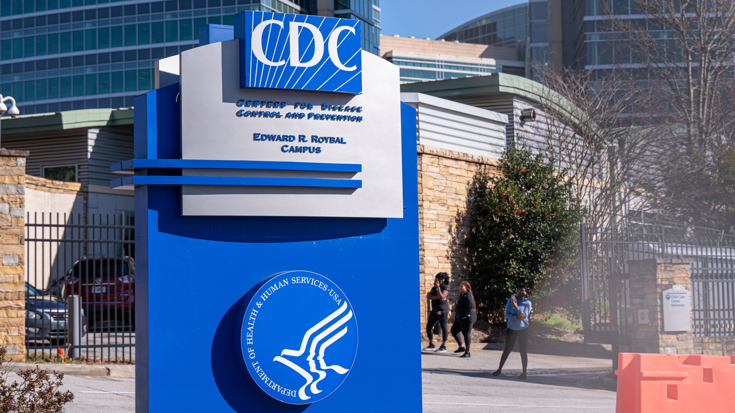 AP: Trump habría puesto agentes políticos en los CDC para controlar información del COVID-19