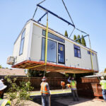 Hay una crisis de vivienda y Abodu quiere resolverla rápidamente con casas de calidad en el patio trasero
