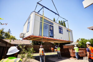 Hay una crisis de vivienda y Abodu quiere resolverla rápidamente con casas de calidad en el patio trasero