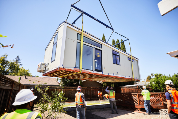 Hay una crisis de vivienda y Abodu quiere resolverla rápidamente con casas de calidad en el patio trasero