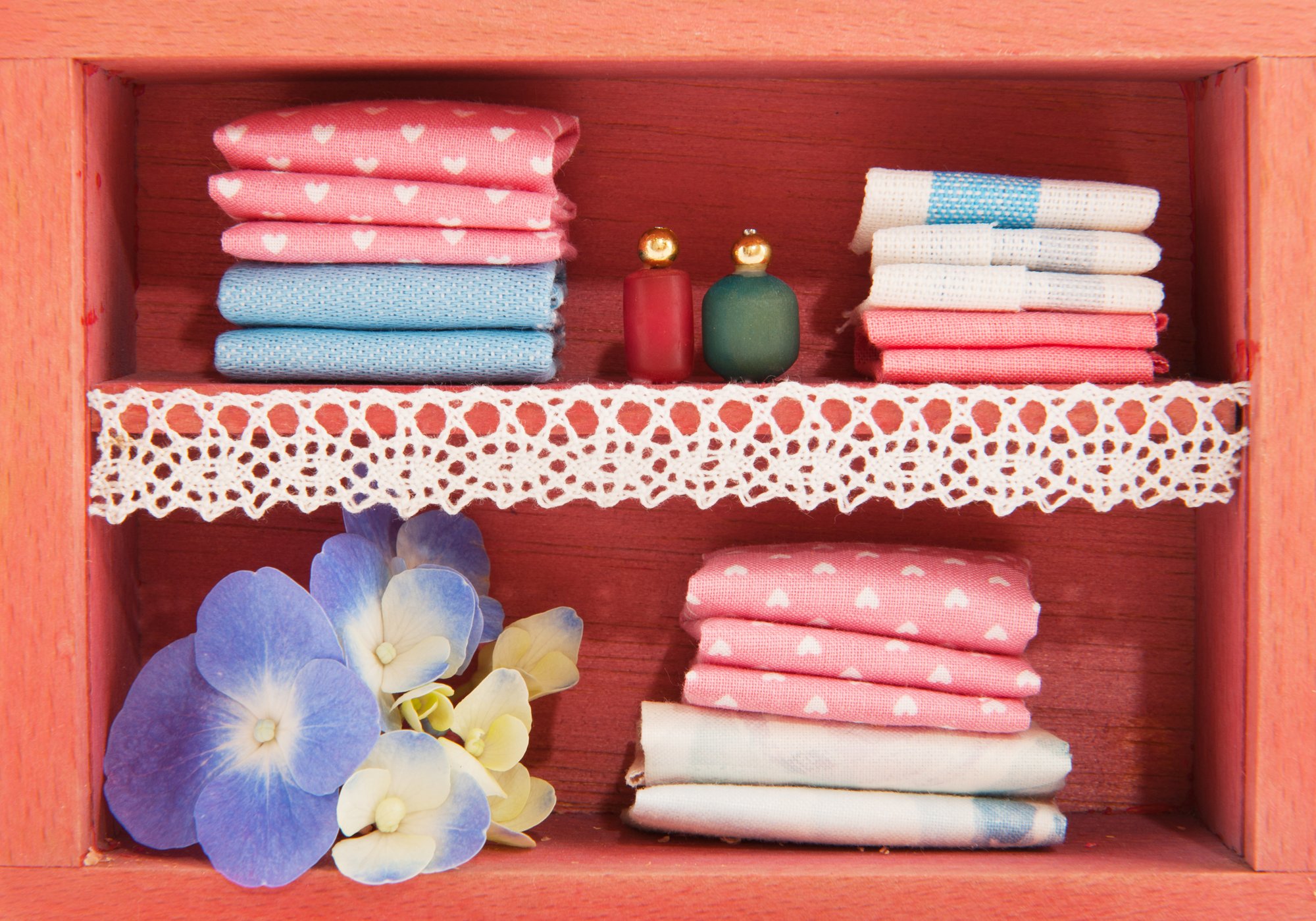 Un botiquín sin puerta.