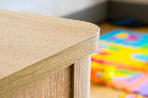 La esquina de una mesa