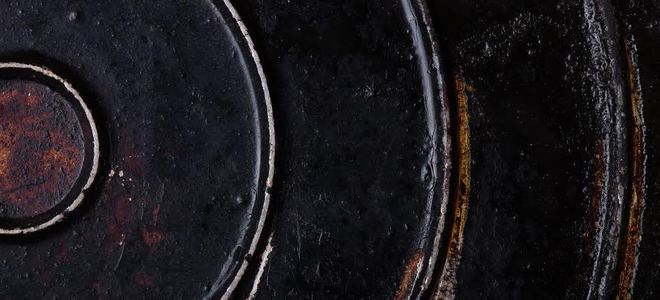 Cómo volver a condimentar fácilmente una sartén de hierro fundido oxidada