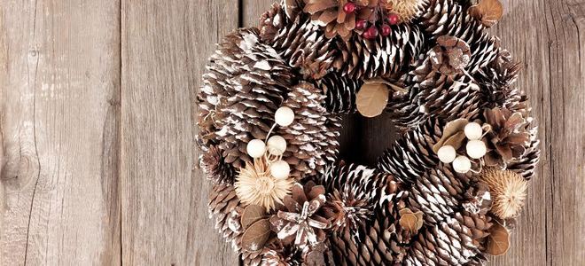 Corona de cono de pino DIY |  LaNetaNeta.com