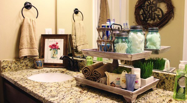 Almacenamiento de baño escalonado.