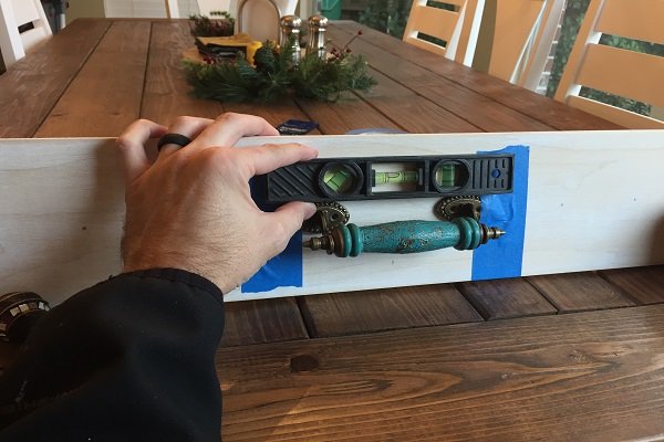 decidir dónde colocar pomos y tiradores