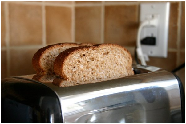 tostadora con pan