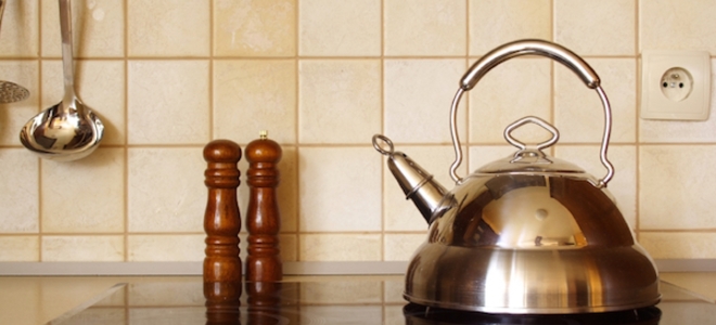 Cómo limpiar una tetera