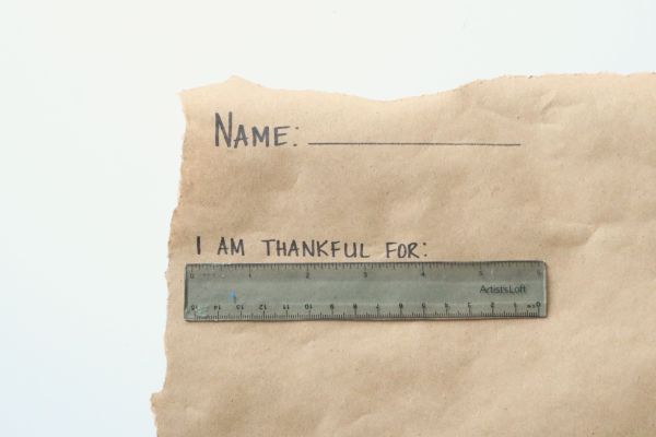 Encabezados en papel kraft. 