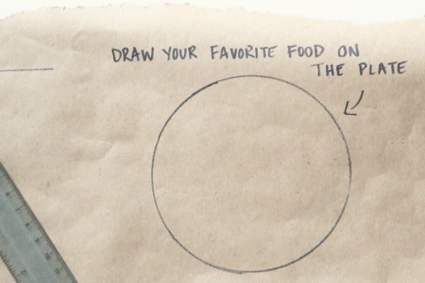 Un círculo sobre papel kraft. 