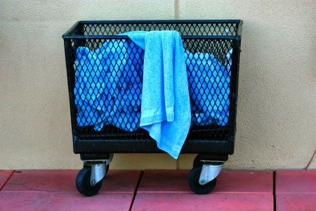 Consejos de organización para espacios pequeños, ruedas, cestas, toallas