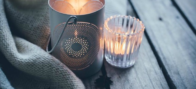 5 elementos esenciales para una acogedora sala de estar otoñal