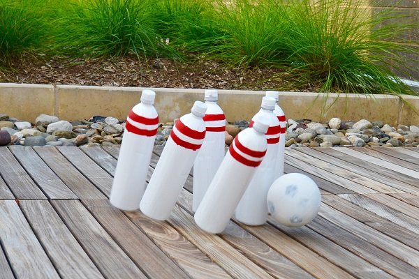 bolos en el patio trasero