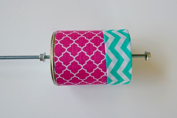 ensamblar hardware para soporte de bebidas