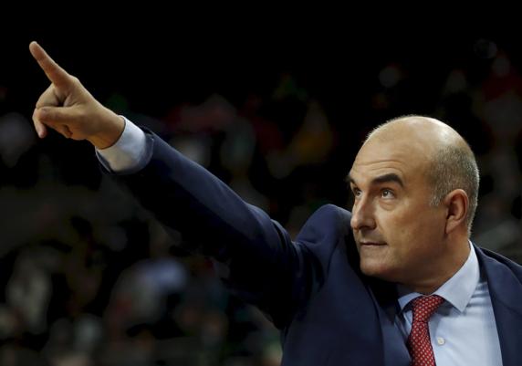 Jaume Ponsarnau, entrenador del Valencia, en una imagen del partido.