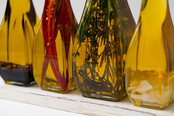 aceite infundido con hierbas