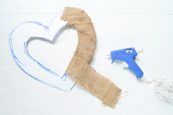 envolver arpillera alrededor de la corona