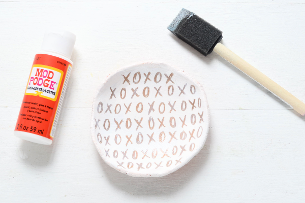 plato de baratija de sello