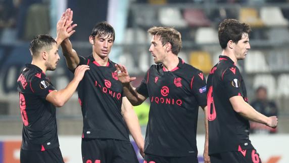 Gorosabel, Le Normand, Monreal y Aritz Elustondo celebran la victoria de la Real Sociedad sobre el Rijeka