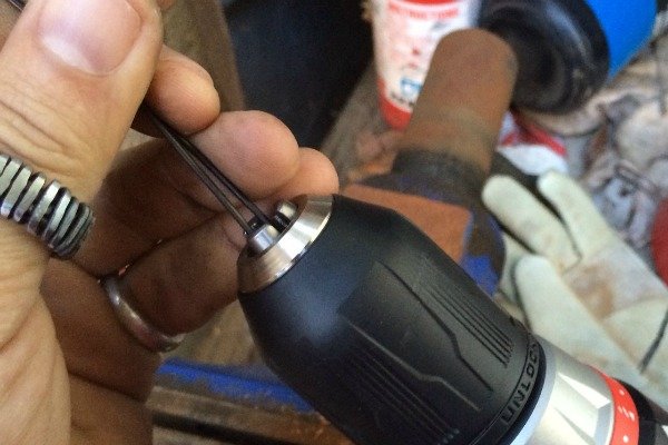 La solución de San Valentín de un fabricante: anillo de alambre empacado, Justin DiPego