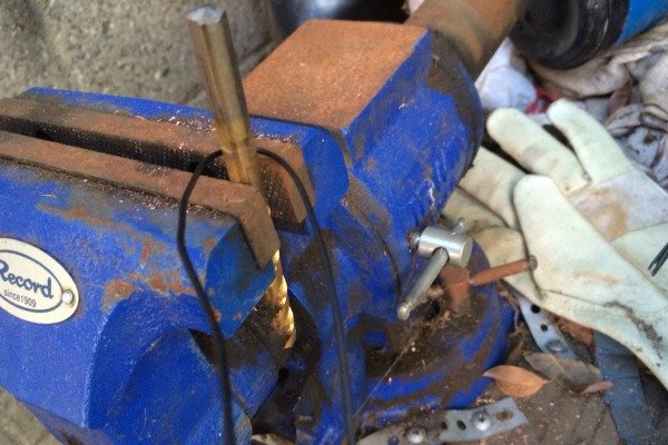 La solución de San Valentín de un fabricante: anillo de alambre empacado, Justin DiPego