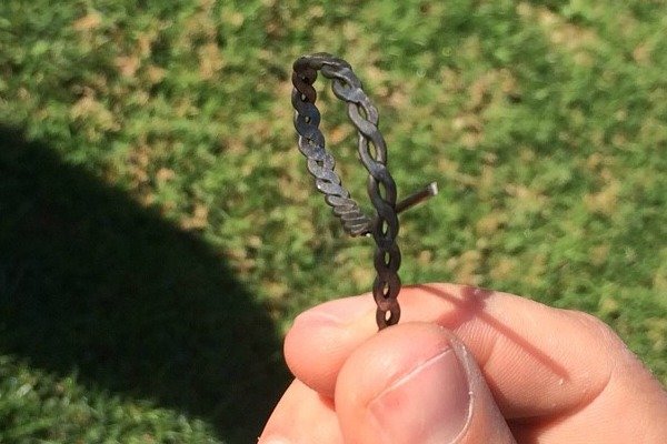 La solución de San Valentín de un fabricante: anillo de alambre empacado, Justin DiPego