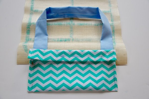 adjuntar la bolsa a la alfombra