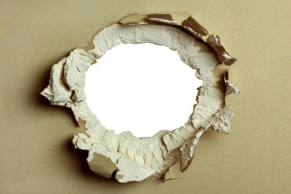 Habilidades de bricolaje de un papá a un graduado, paneles de yeso, agujero, Justin DiPego