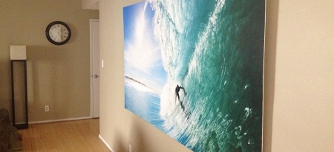 Cómo convertir un mural de papel tapiz en un cuadro colgante a gran escala