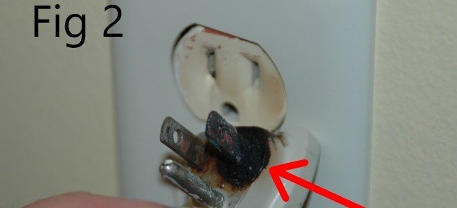 Enchufe dañado de la barra de potencia