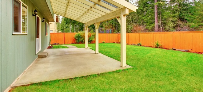 2 formas de mantener limpia una losa de patio