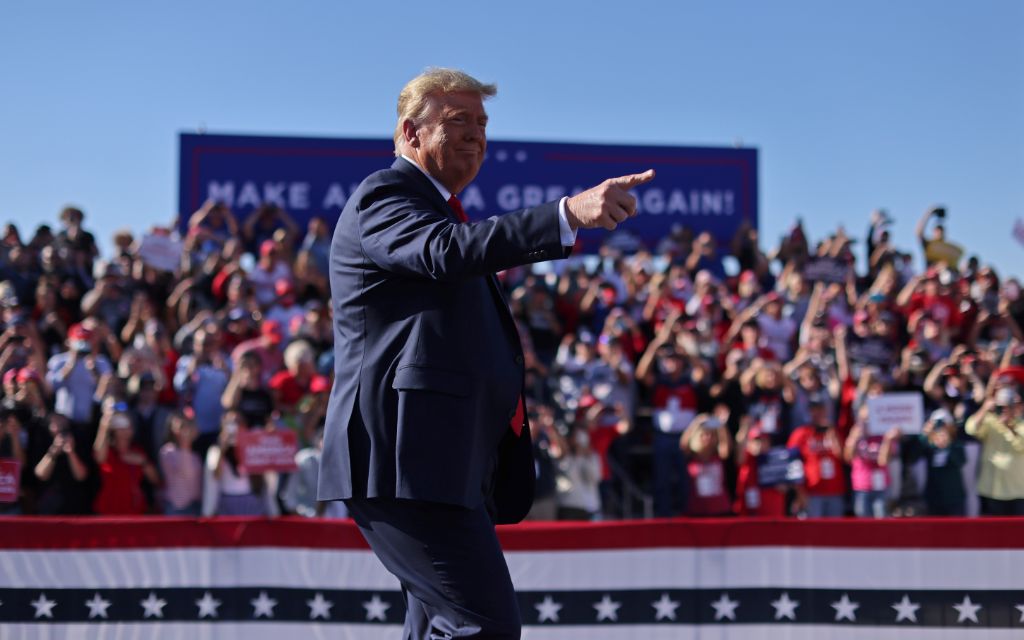 A pesar de rebrotes de coronavirus en EU, Trump encabeza eventos masivos de campaña
