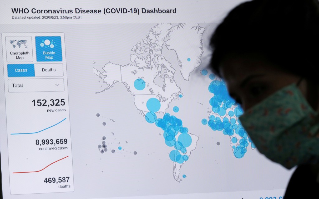 Grupos vinculados a conspiraciones sobre el COVID-19 reparten millones de ‘dinero opaco’ en América Latina