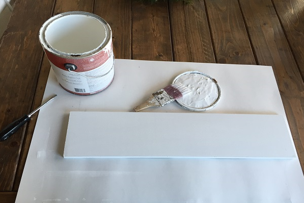 madera pintada de blanco