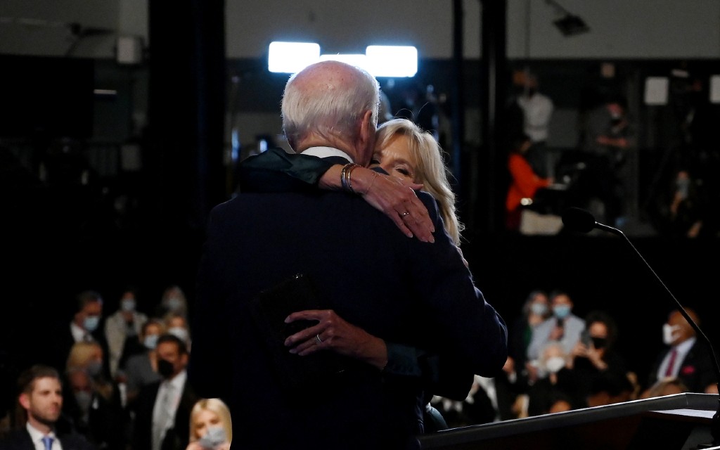 Biden y su esposa dan negativo a prueba de Covid-19