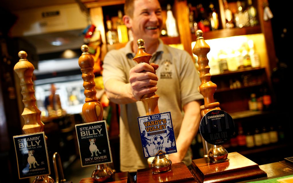 Boris Johnson cierra bares en algunas áreas de Inglaterra por nuevas restricciones ante Covid-19